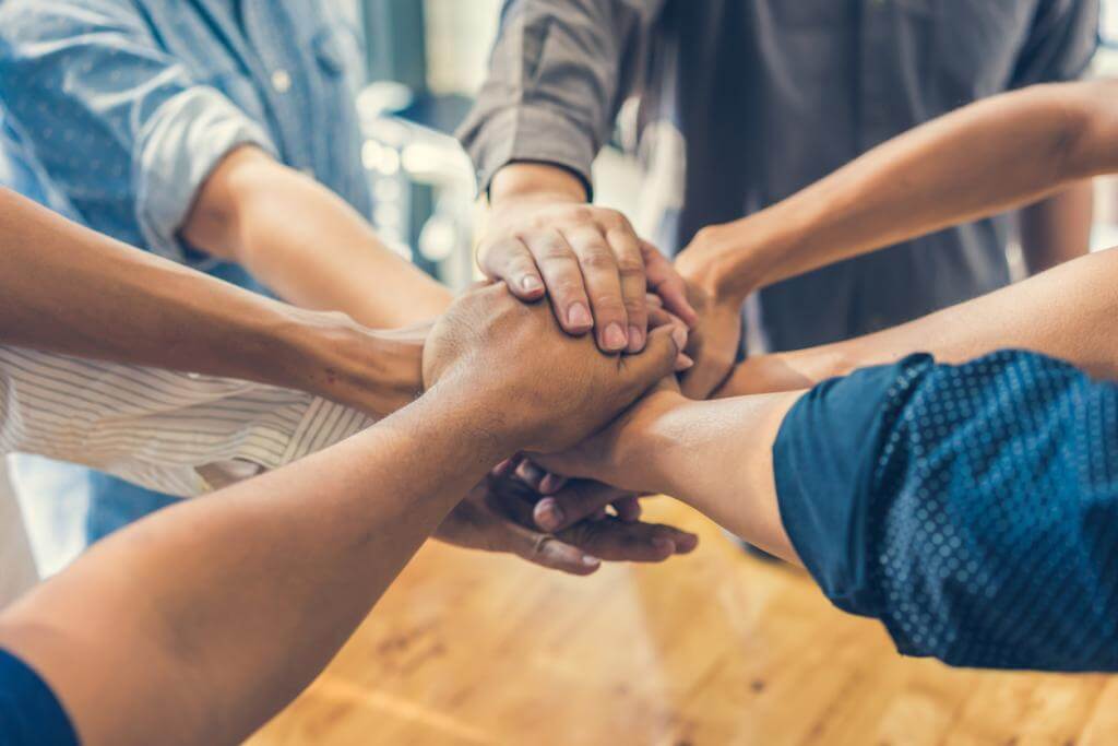 العمل الجماعي: تعريف وأهمية ومهارات العمل الجماعي